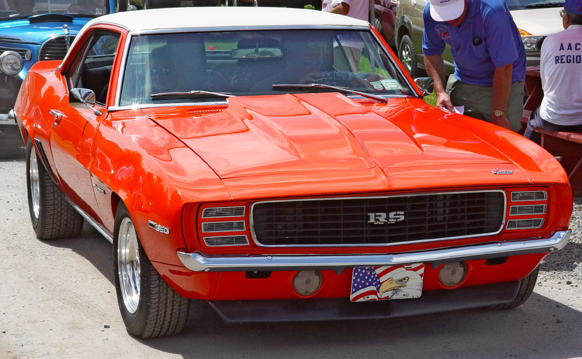 http://www.forumpassat.fr/uploads/1077_1969-chevrolet-camaro-rs-red-white-vinyl-nf.jpg