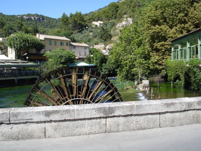 http://www.forumpassat.fr/uploads/1399_fontaine_de_vaucluse_011.jpg