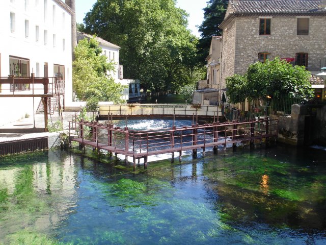 http://www.forumpassat.fr/uploads/1399_fontaine_de_vaucluse_015.jpg