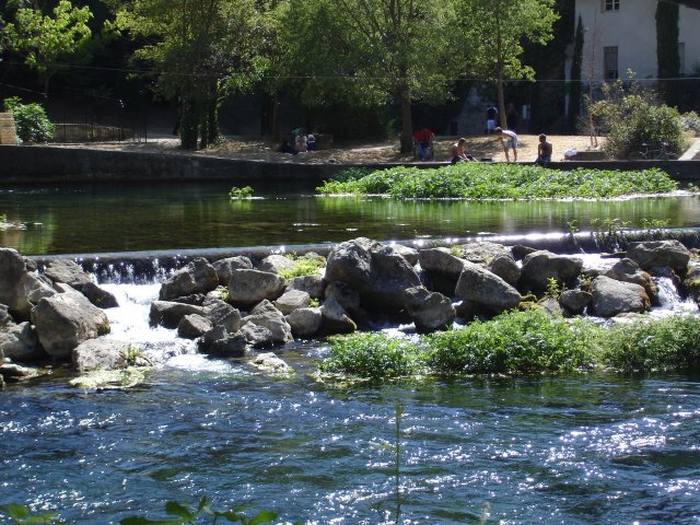 http://www.forumpassat.fr/uploads/1399_fontaine_de_vaucluse_026.jpg