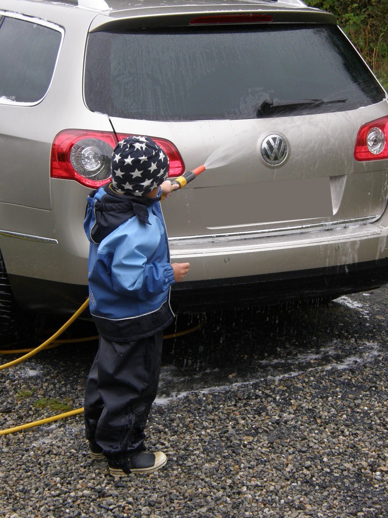 http://www.forumpassat.fr/uploads/20_child_washing_car_06.jpg