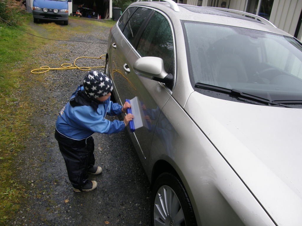 http://www.forumpassat.fr/uploads/20_child_washing_car_09.jpg