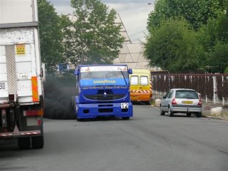 http://www.forumpassat.fr/uploads/735_creteil_camion_course_5.jpg